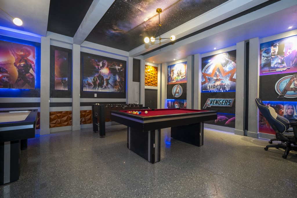 Game room w/ pool table
