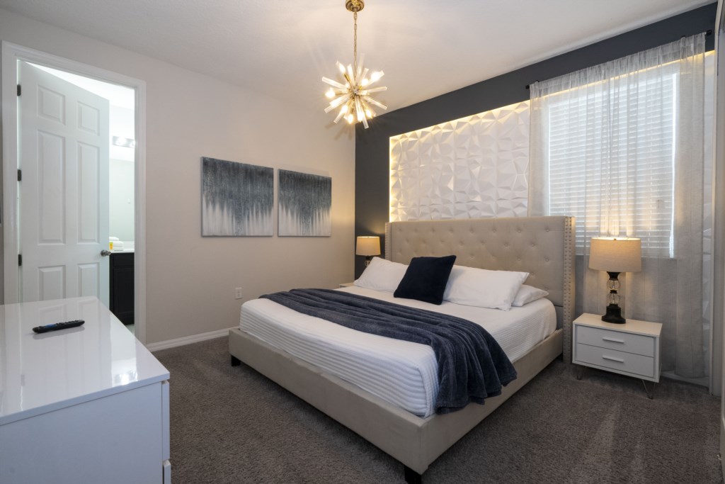 King suite w/ TV