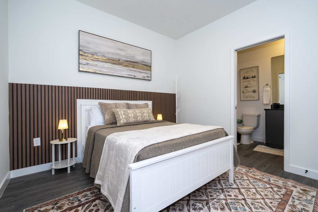 First floor en-suite with full bed