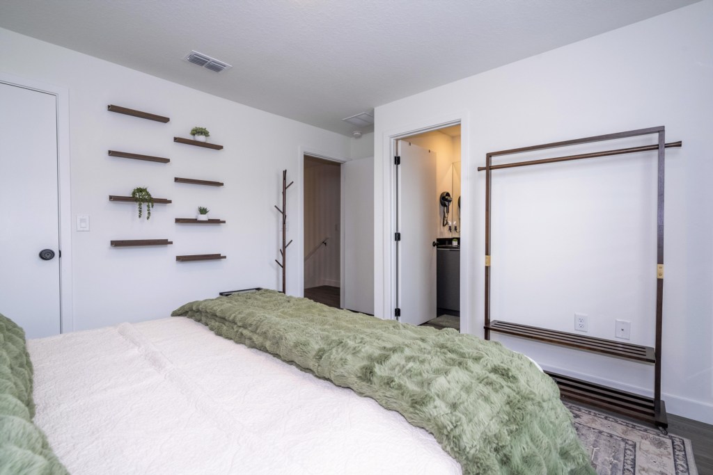 King bedroom en-suite 2nd floor