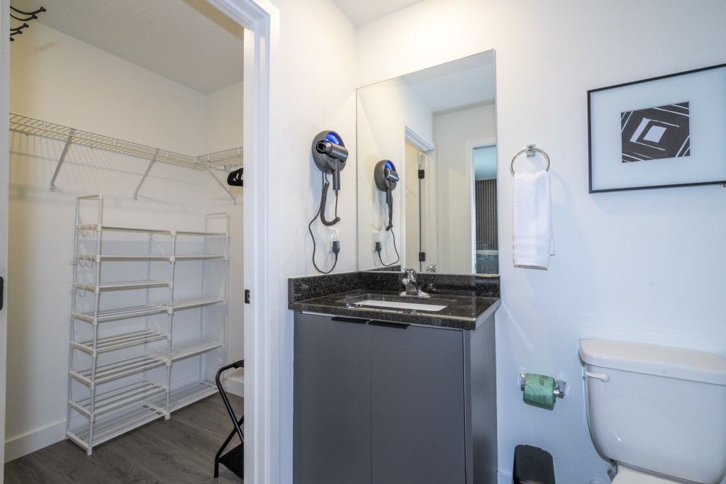 Double bedroom en-suite bathroom 2nd floor