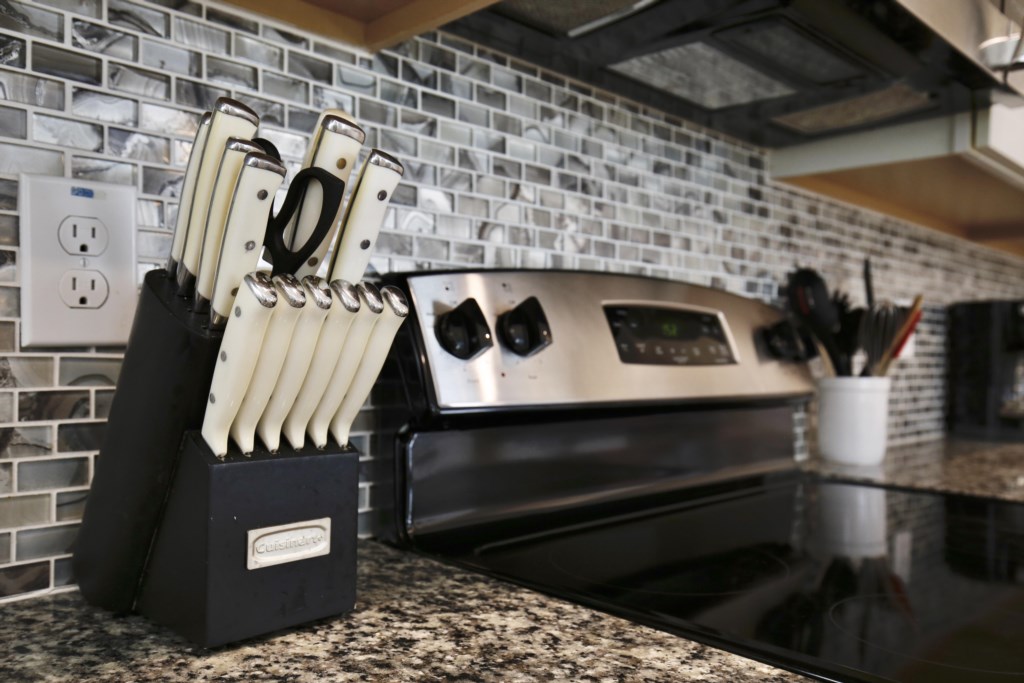 16 Kitchen