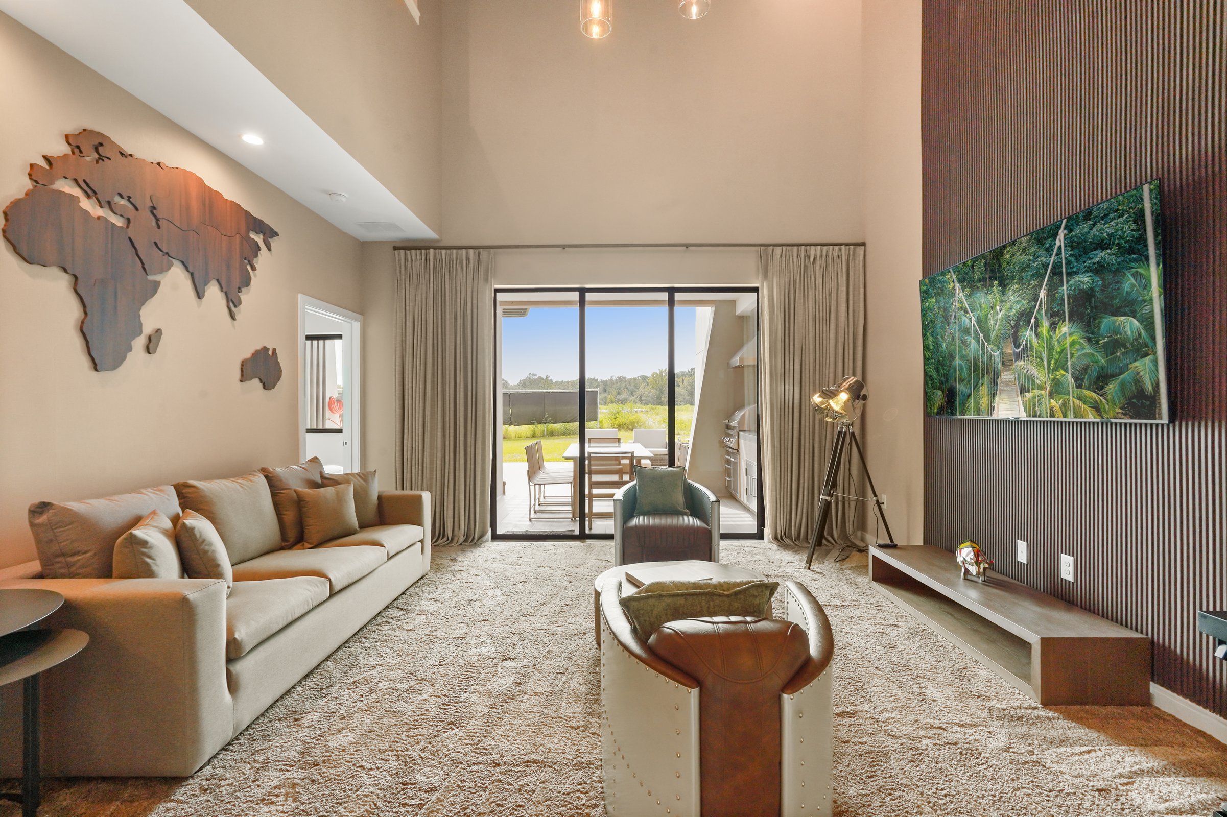 Living area — 5534 Positano Way, photo 2 of 37