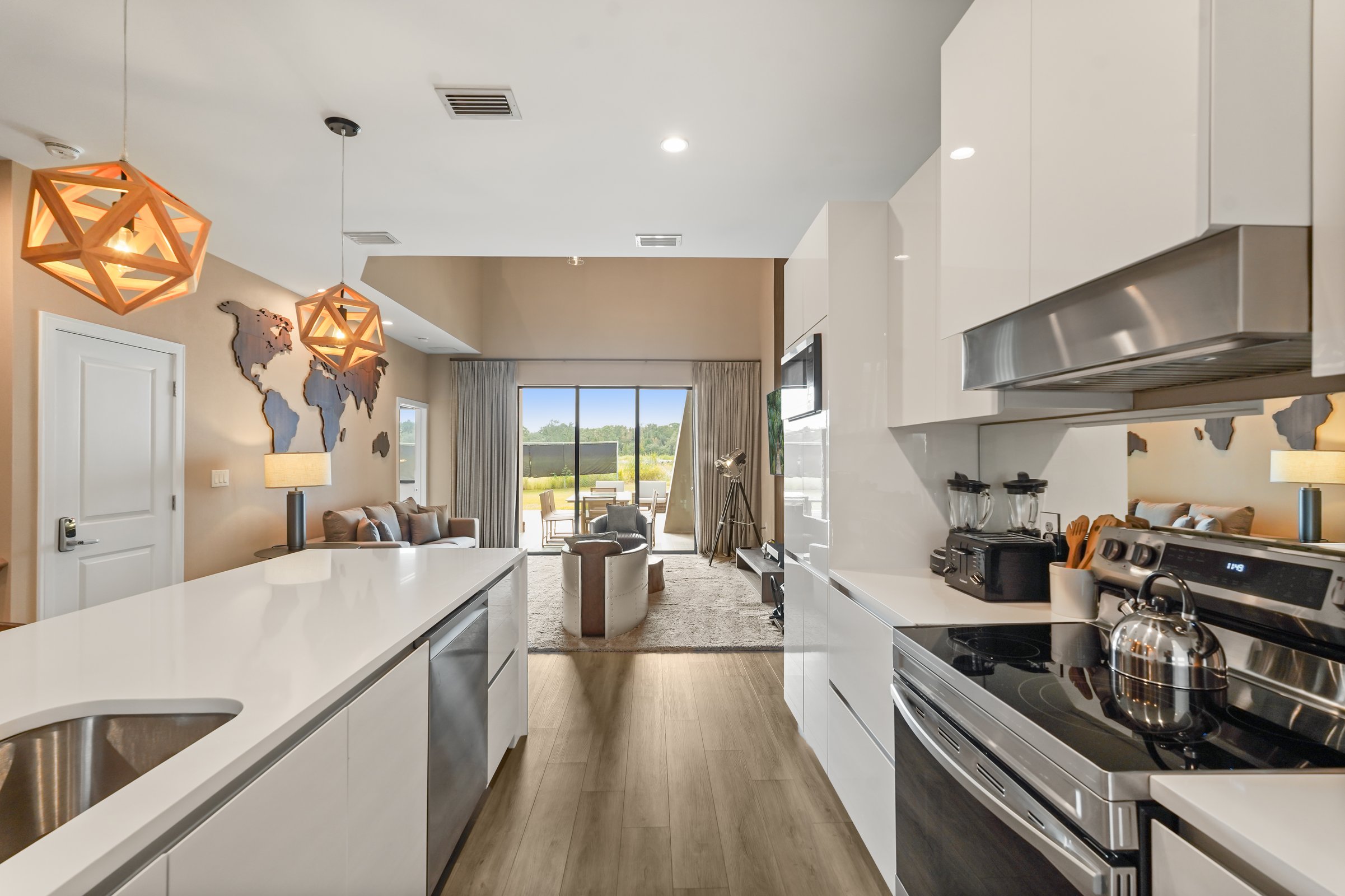 Kitchen — 5534 Positano Way, photo 9 of 37
