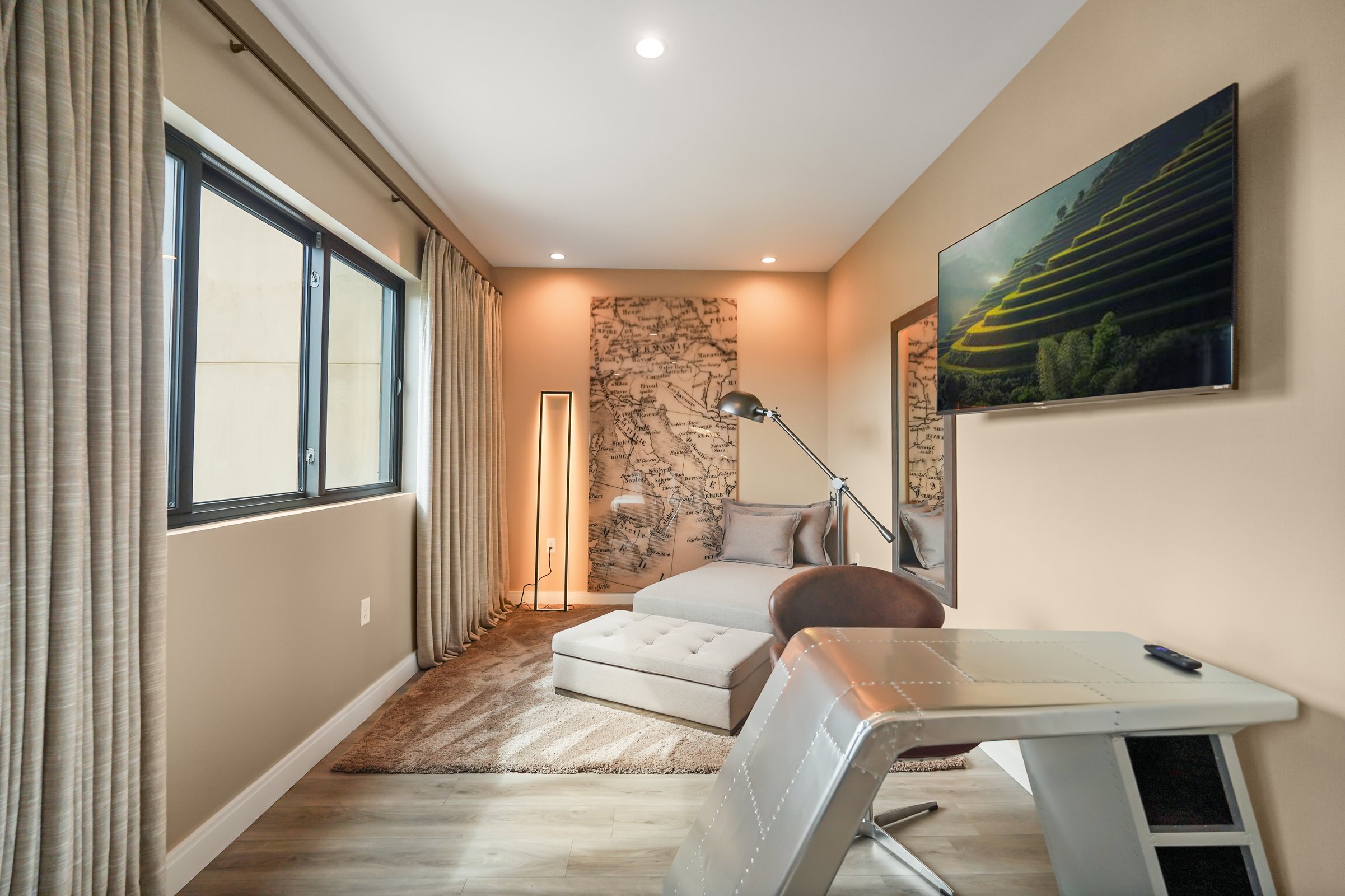 Bedroom with work space — 5534 Positano Way, photo 13 of 37