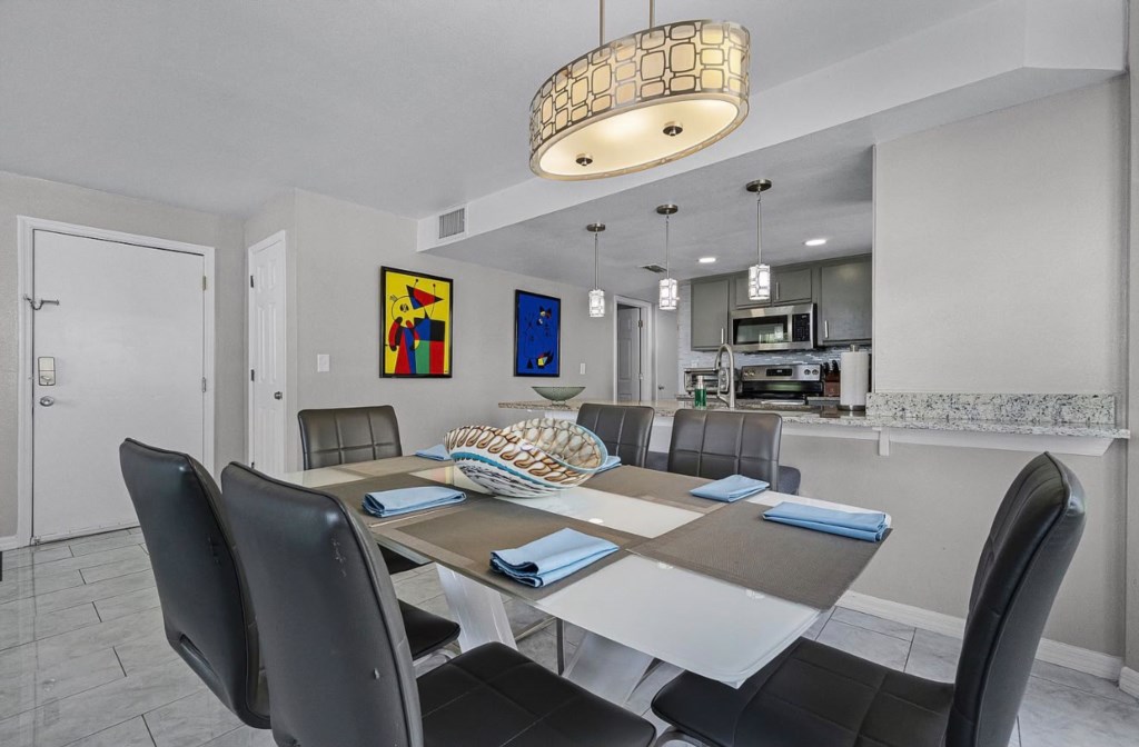 Dining area — 5017-95 Laguna Bay Circle, photo 5 of 44