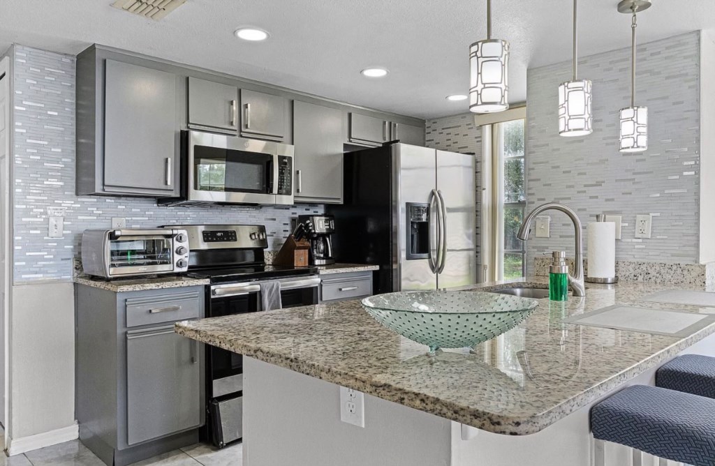 Kitchen — 5017-95 Laguna Bay Circle, photo 7 of 44