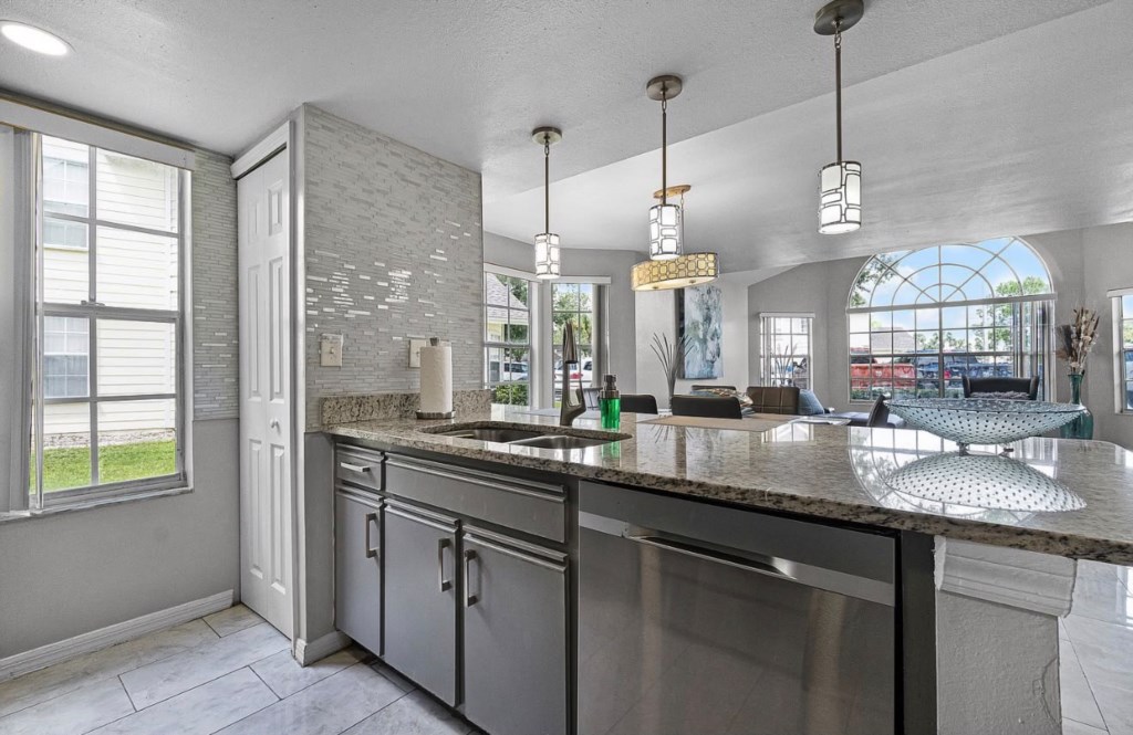 Kitchen — 5017-95 Laguna Bay Circle, photo 9 of 44