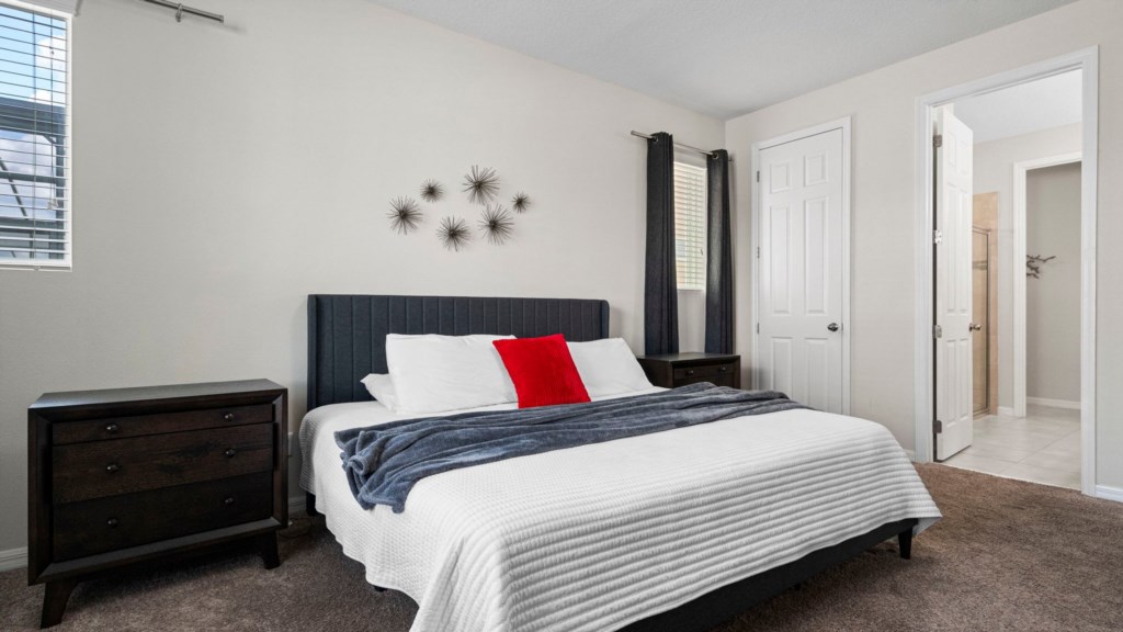 King size bedroom