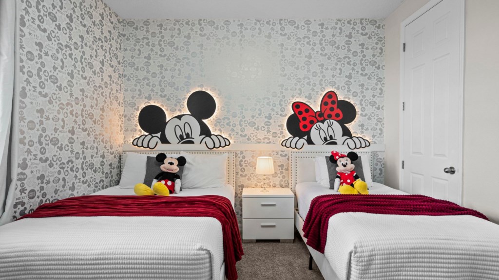 Mickey bedroom full + twin