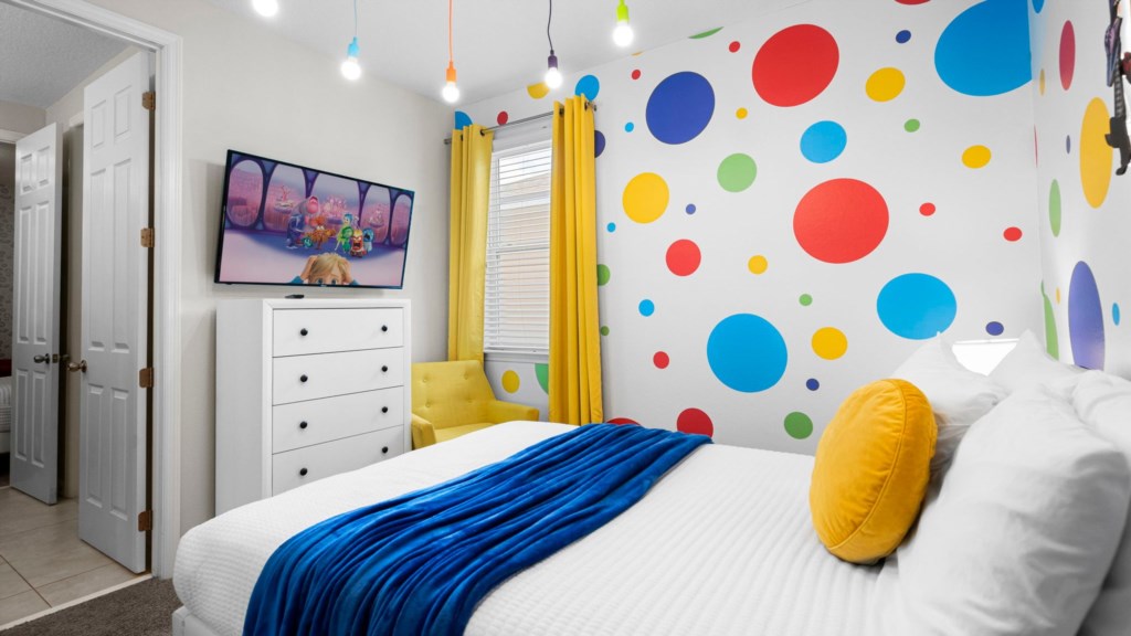 Queen bedroom