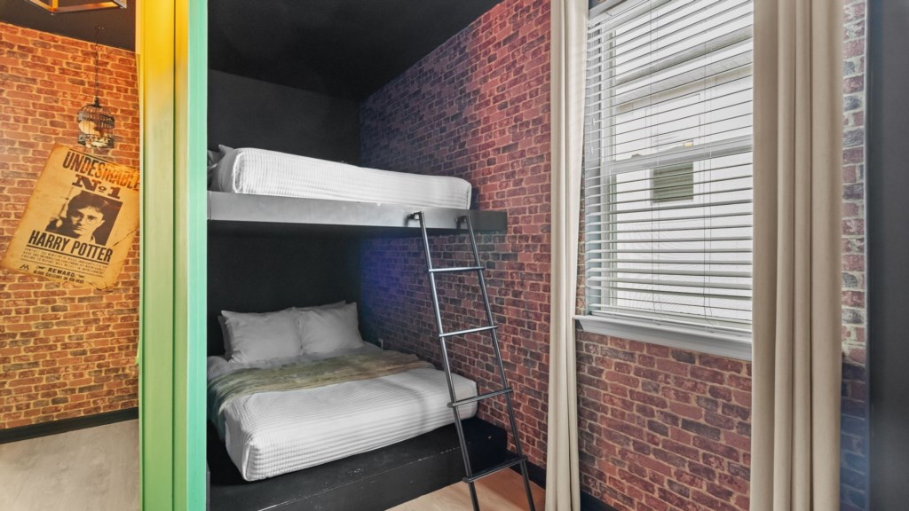Harry Potter themed bedroom w/ bunk bed full over full