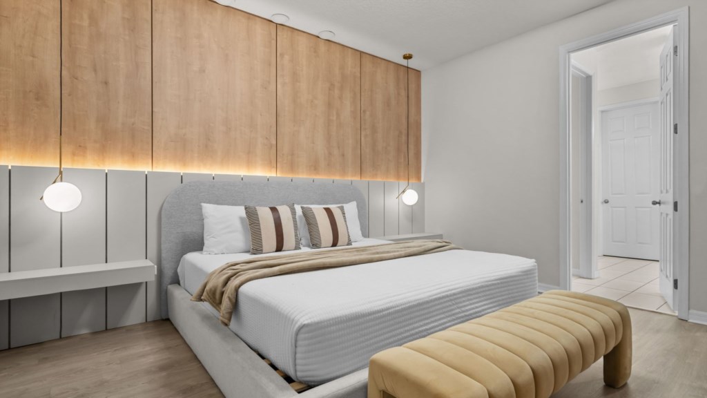 King bedroom 1st floor