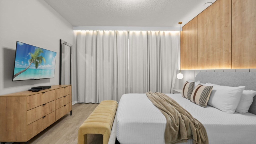 King bedroom 1st floor