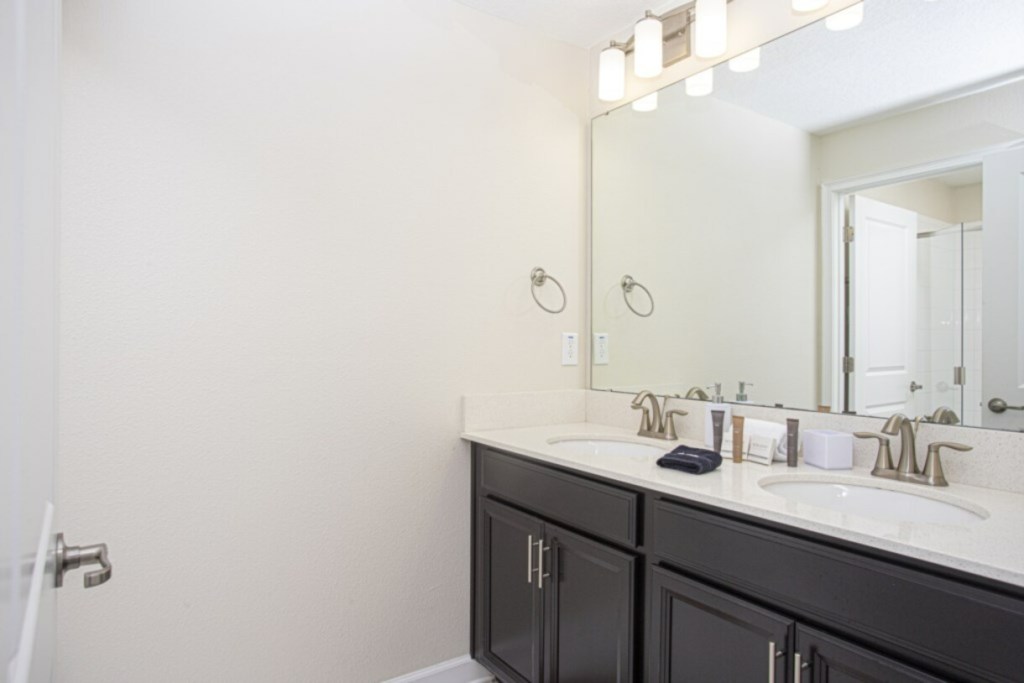 Bathroom — 4844 Romeo Circle, photo 33 of 41