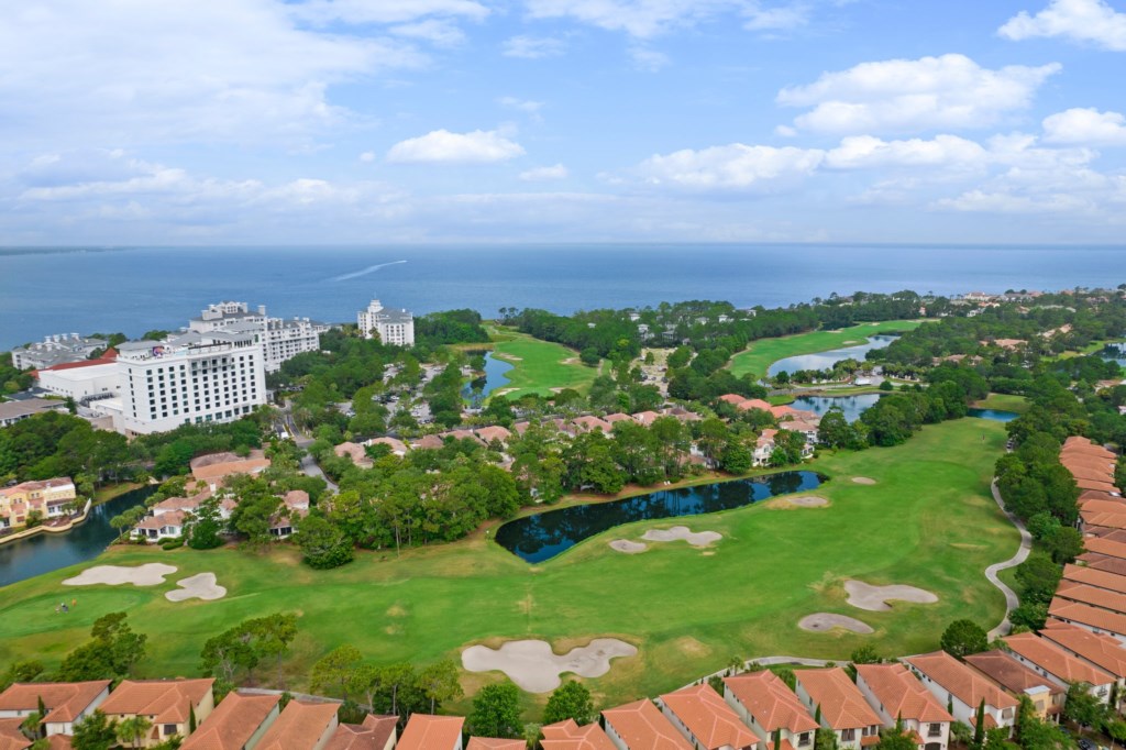 Community golf course 