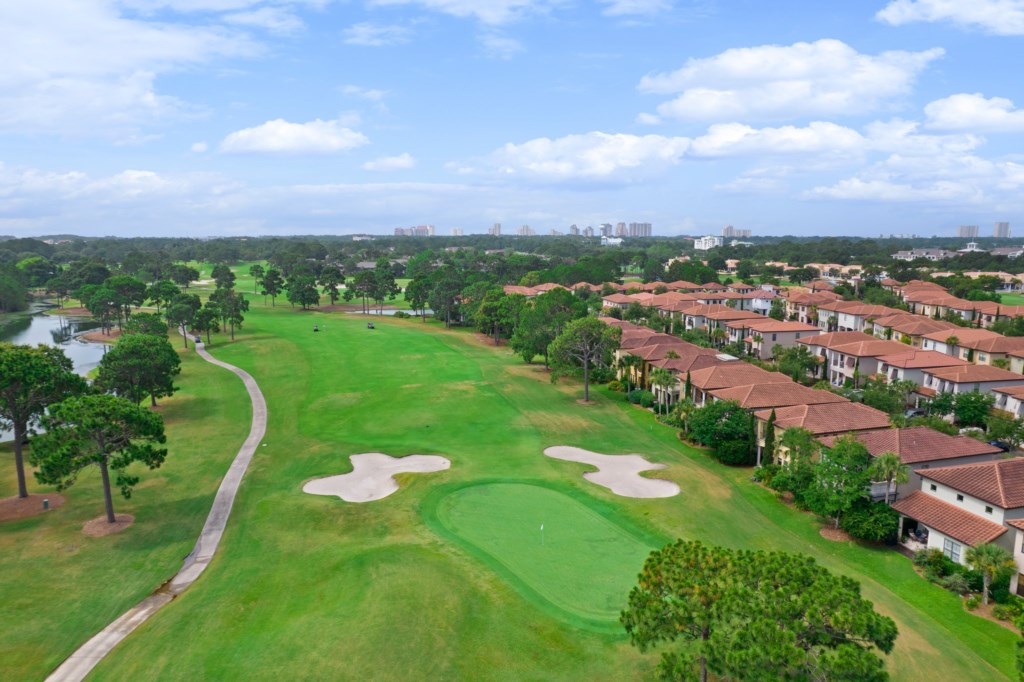 Community golf course 