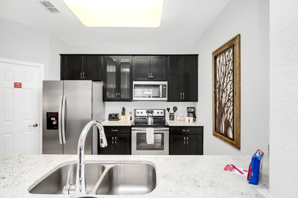 Kitchen — 4862-110 Cayview Avenue, photo 14 of 28