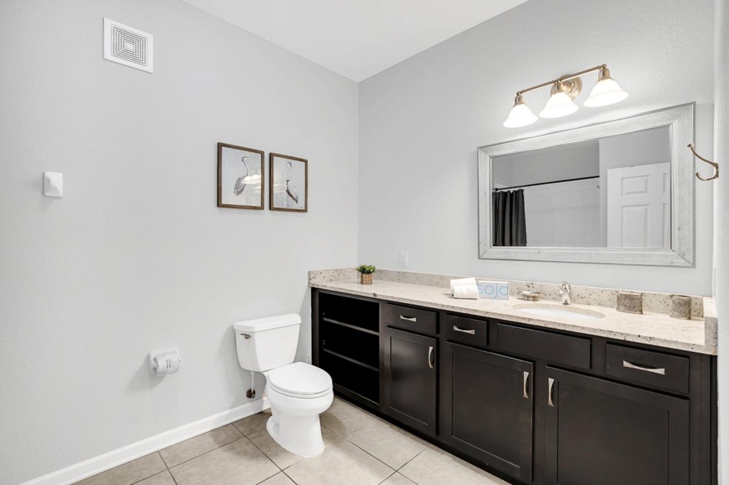 Bathroom — 4862-110 Cayview Avenue, photo 22 of 28