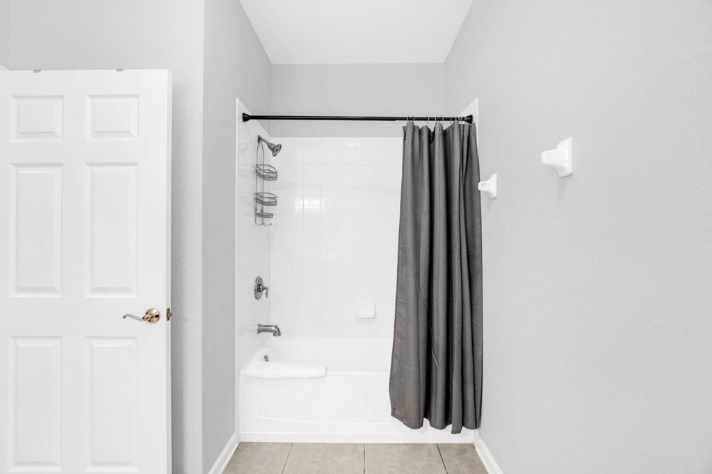 Bathroom — 4862-110 Cayview Avenue, photo 24 of 28