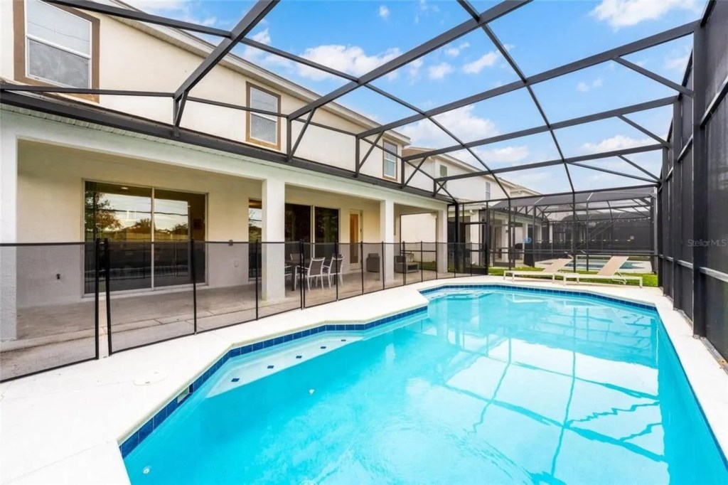 Private pool — 2613 Calistoga Avenue, photo 2 of 28