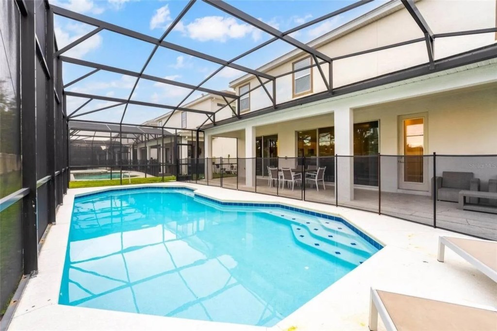 Private pool — 2613 Calistoga Avenue, photo 3 of 28