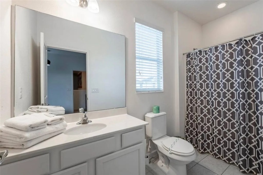 Bathroom — 2613 Calistoga Avenue, photo 23 of 28