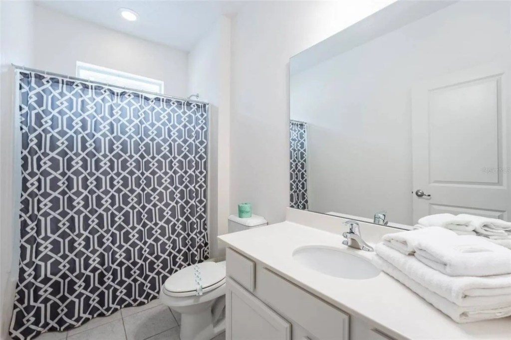 Bathroom — 2613 Calistoga Avenue, photo 24 of 28