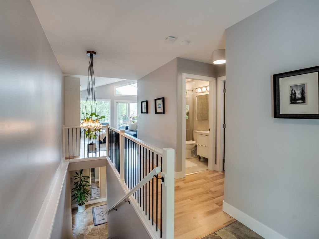Upperhallway