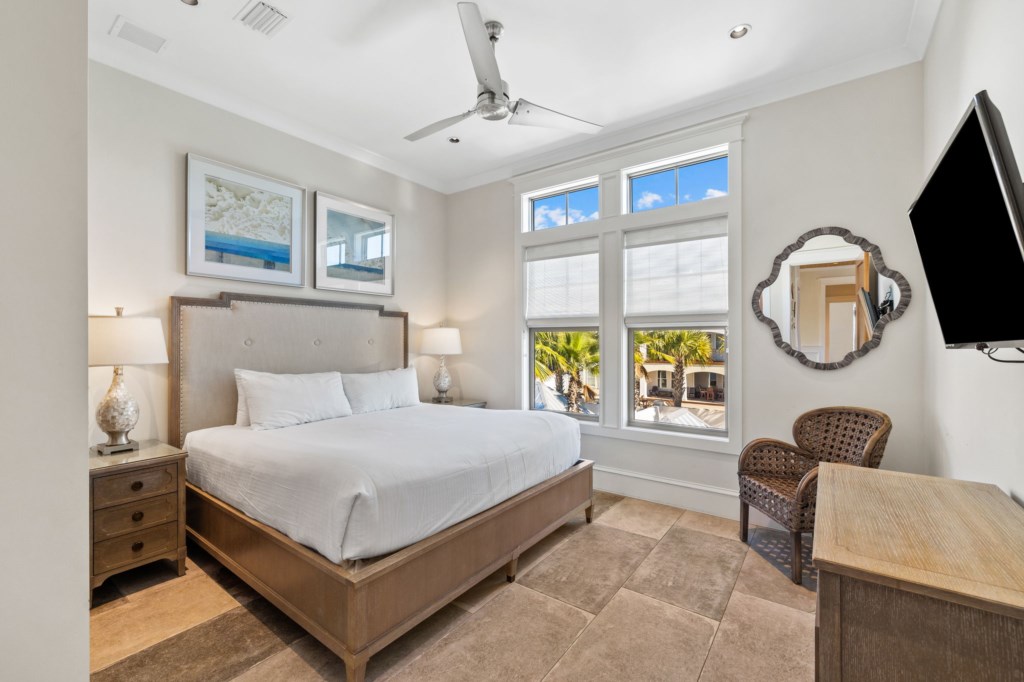 King Bedroom With Bathroom On 2nd Floor