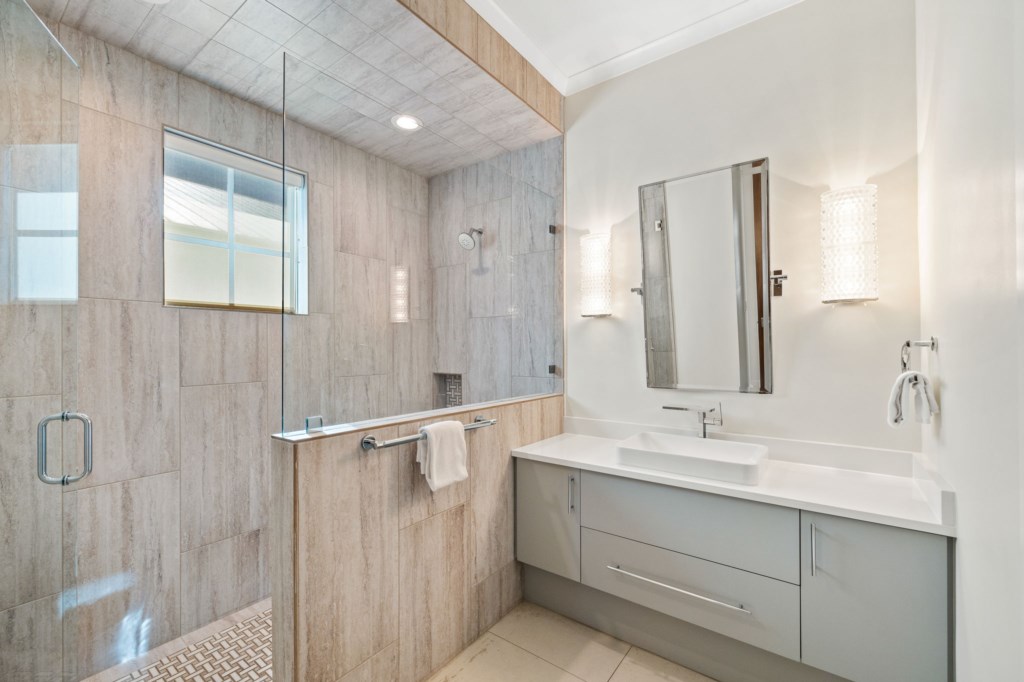King Bathroom On 3rd Floor