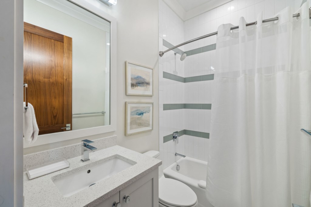 Shared Bathroom On 3rd Floor