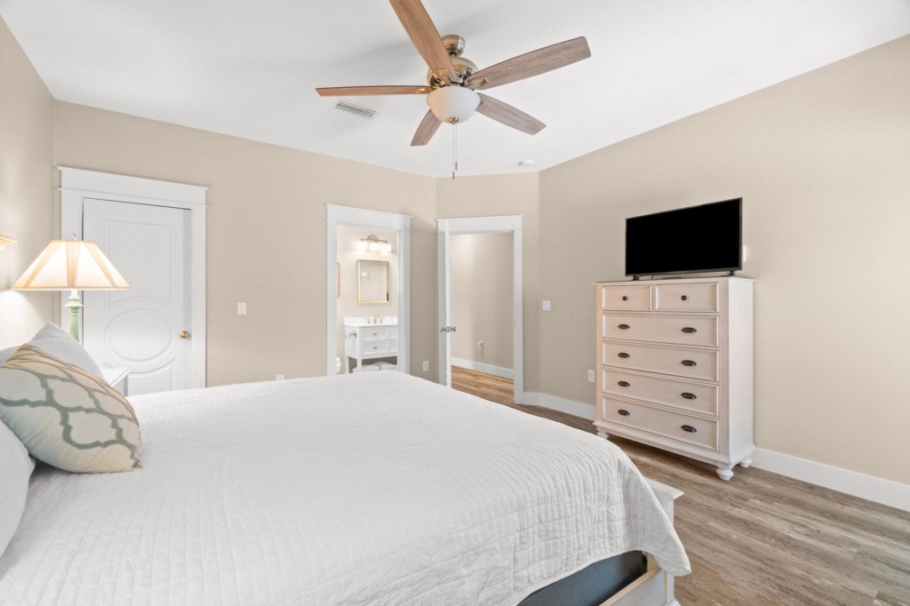 2nd Floor King Bedroom 
