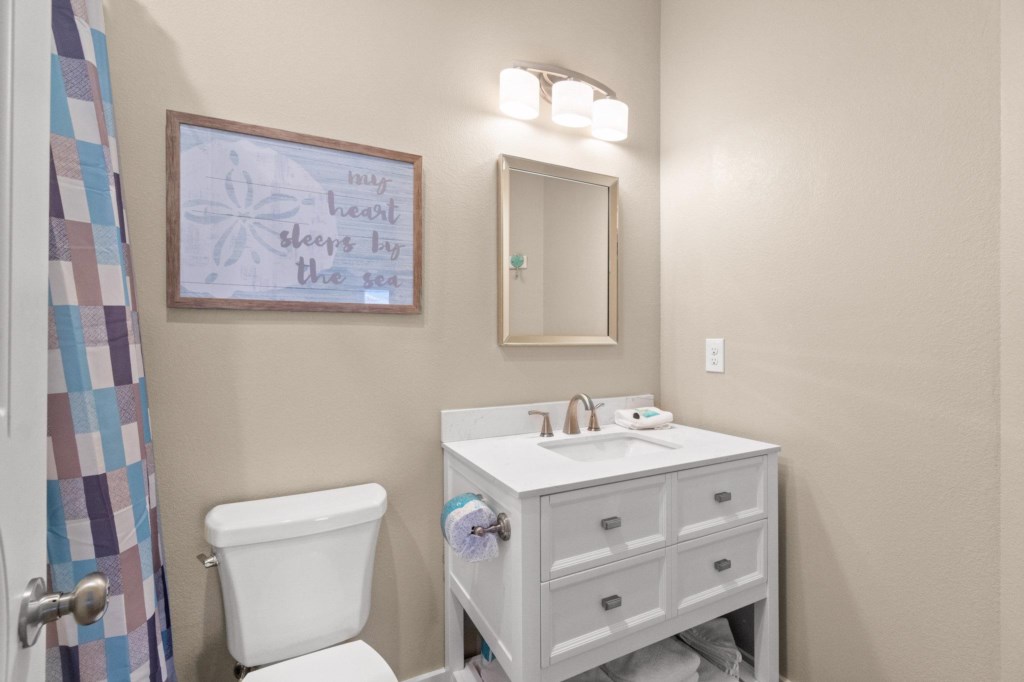 2nd floor king bathroom