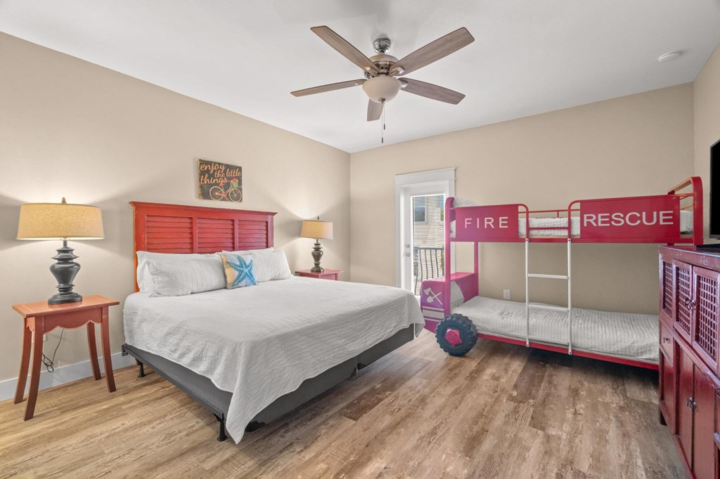 2nd Level Fire Room with King and Bunk beds