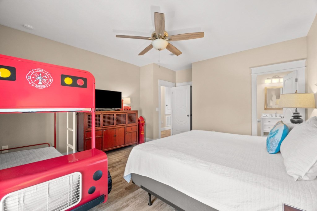 2nd Level Fire Room with King and Bunk beds