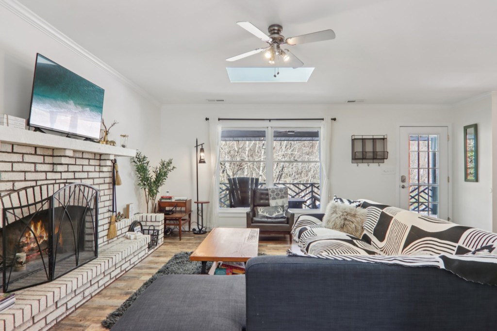13-web-or-mls-210SpringValleyDr-S1701-009