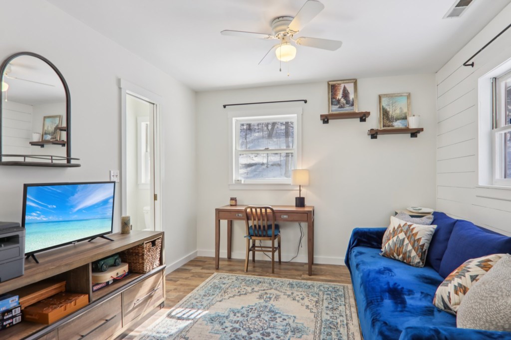 15-web-or-mls-210SpringValleyDr-S1701-011