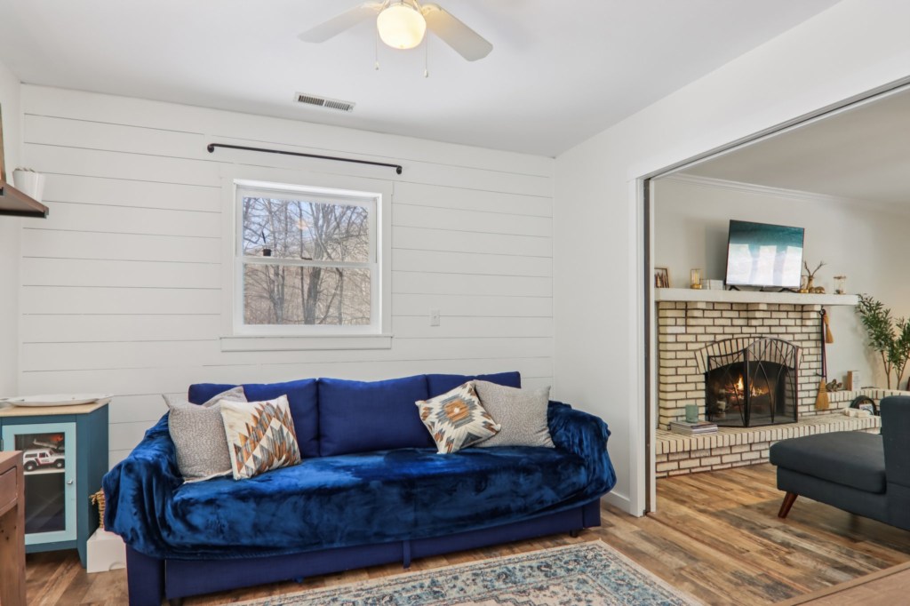 16-web-or-mls-210SpringValleyDr-S1701-012