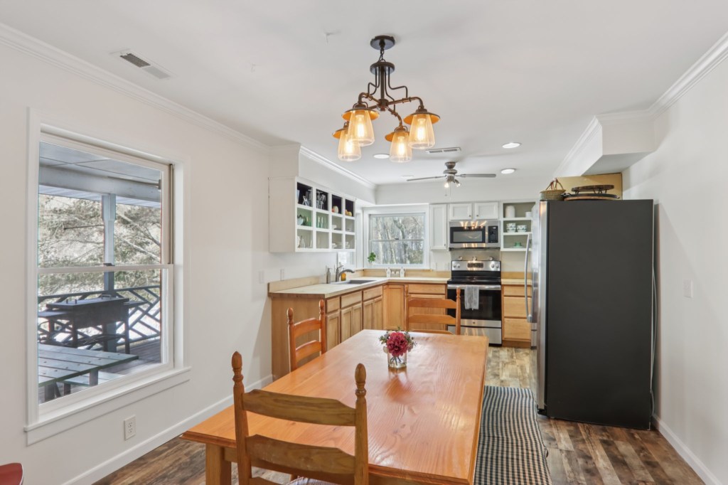 19-web-or-mls-210SpringValleyDr-S1701-015