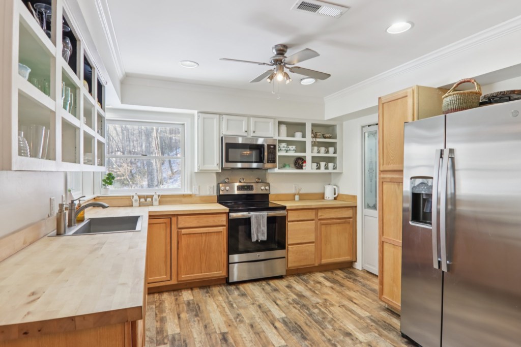 20-web-or-mls-210SpringValleyDr-S1701-016