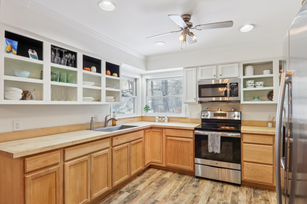 21-web-or-mls-210SpringValleyDr-S1701-017