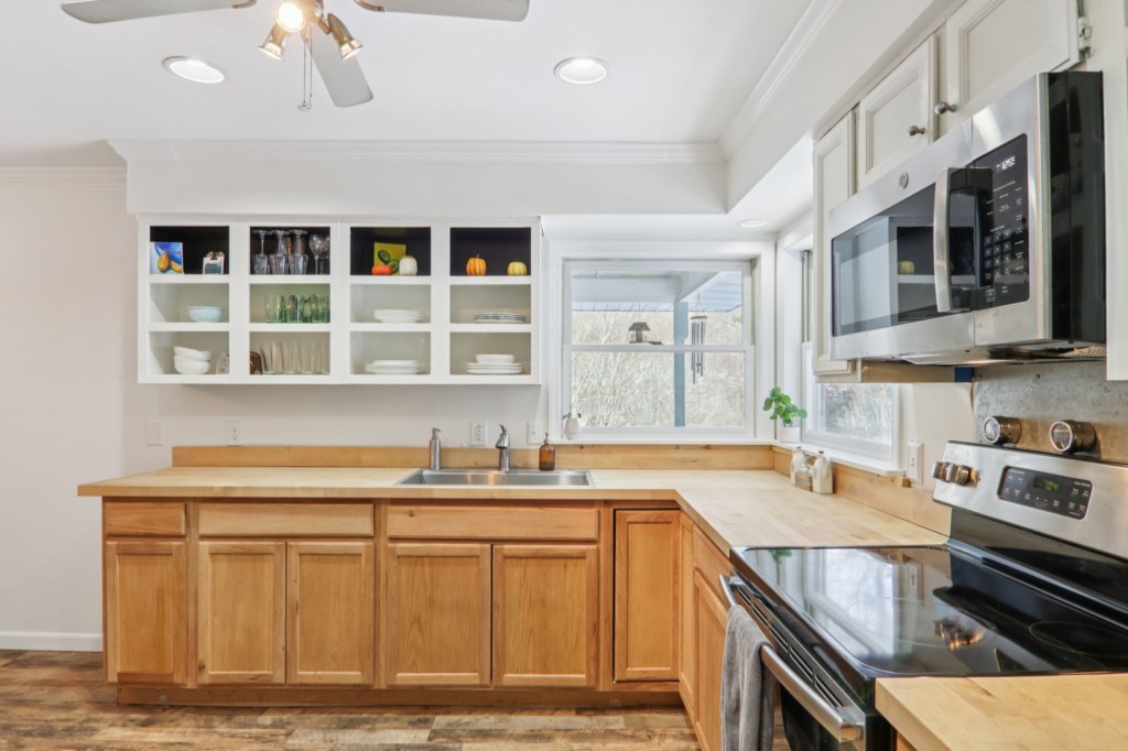 22-web-or-mls-210SpringValleyDr-S1701-018