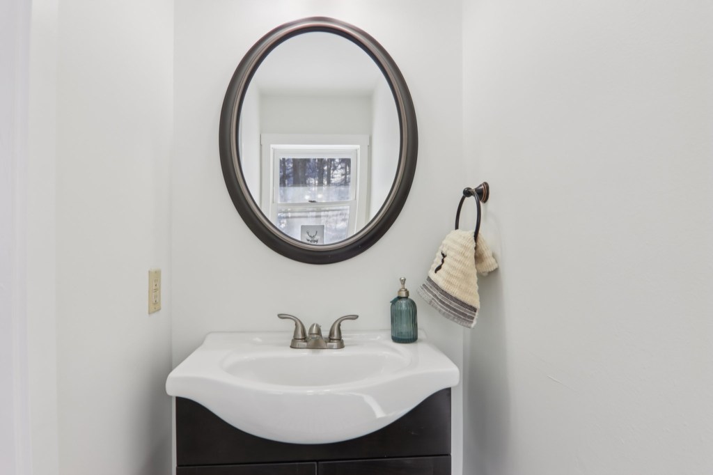 24-web-or-mls-210SpringValleyDr-S1701-020