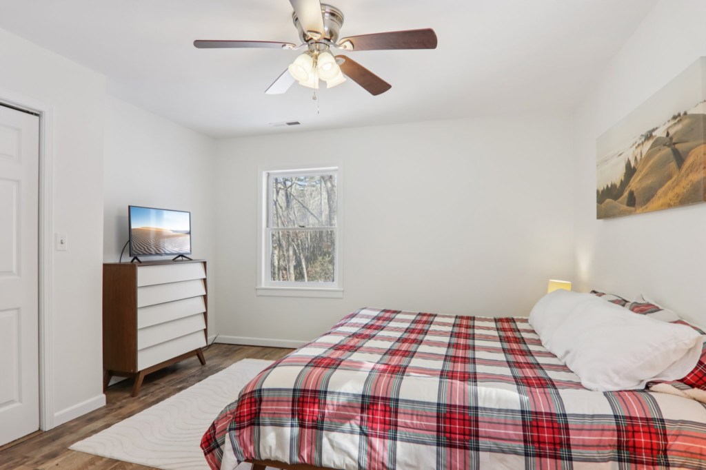 26-web-or-mls-210SpringValleyDr-S1701-022