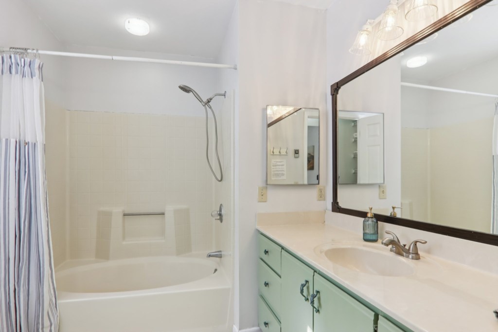 28-web-or-mls-210SpringValleyDr-S1701-024
