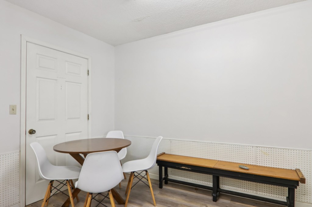 29-web-or-mls-210SpringValleyDr-S1701-025