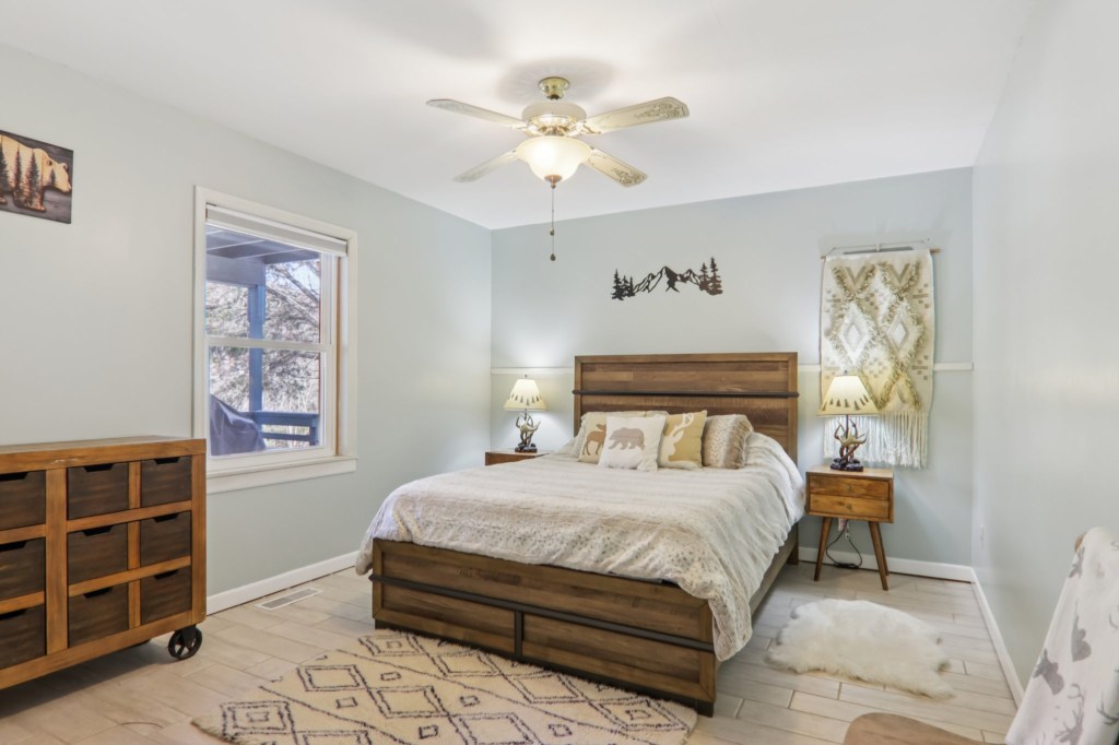 31-web-or-mls-210SpringValleyDr-S1701-027