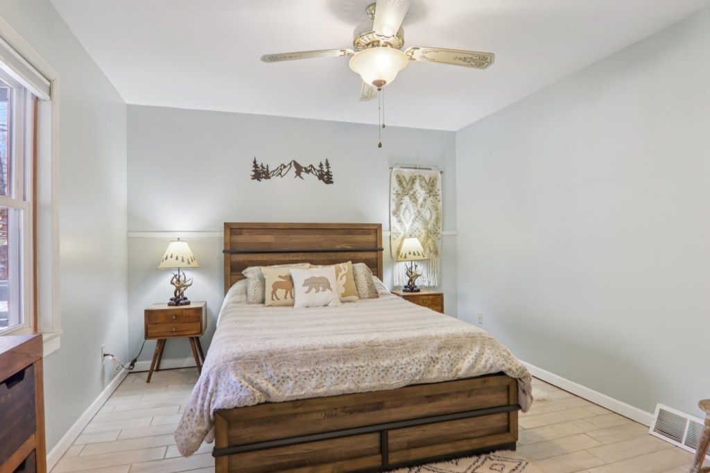 32-web-or-mls-210SpringValleyDr-S1701-028