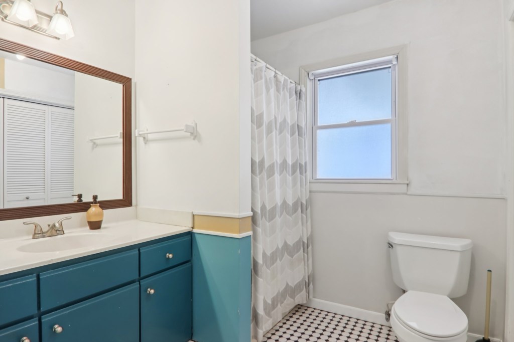 35-web-or-mls-210SpringValleyDr-S1701-031